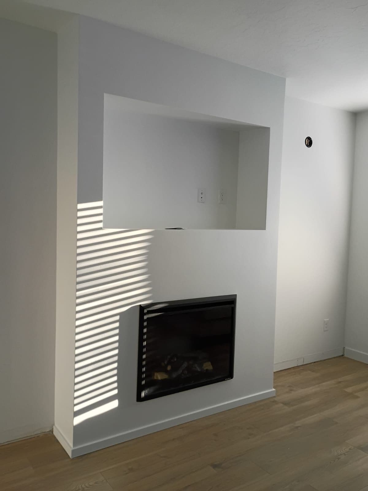 Transform Your Living Room with a Modern Fireplace